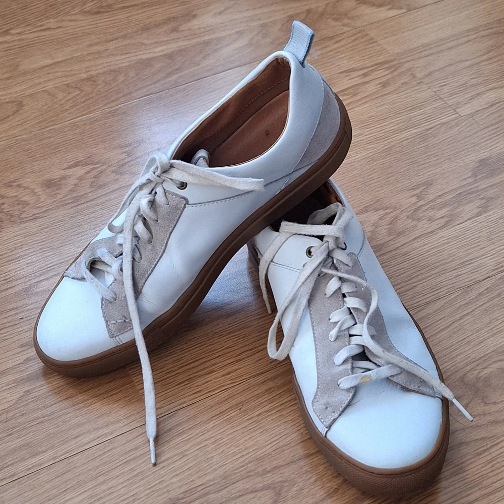Shoe the Bear White and Tan Leather Low-Top Sneakers with Gum Sole Sz 12